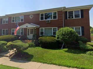 111 E Thomas St #1W, Arlington Heights, IL 60004