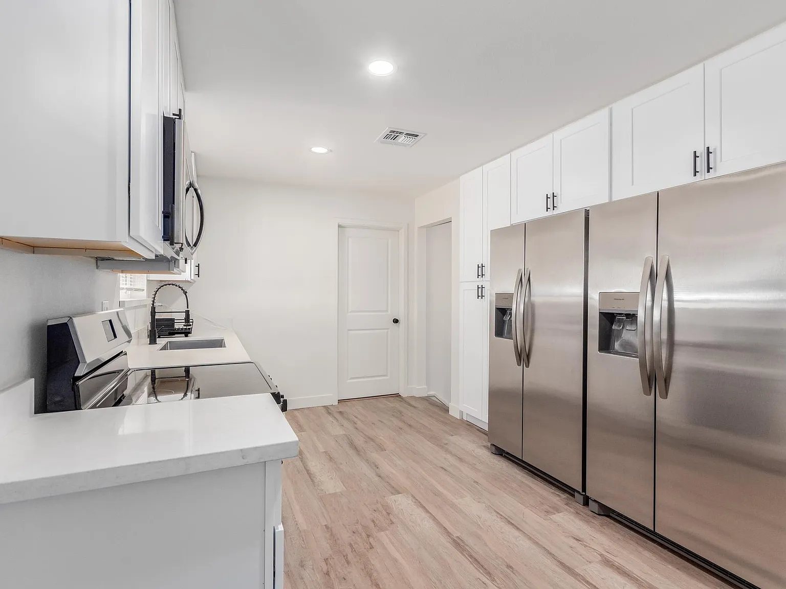 4 bed, 2.0 bath, 1800 sqft, $884 — Photo 3