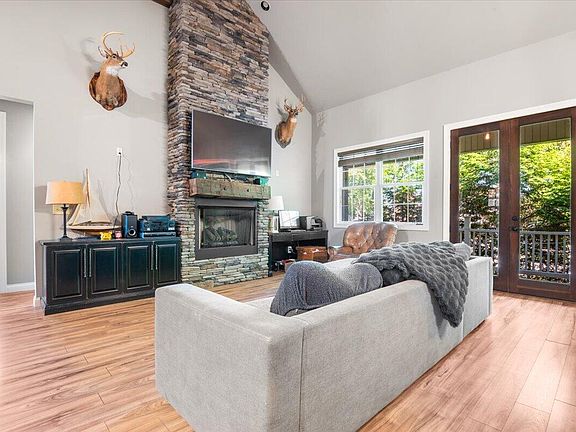3rd image of 16 Windham Ln