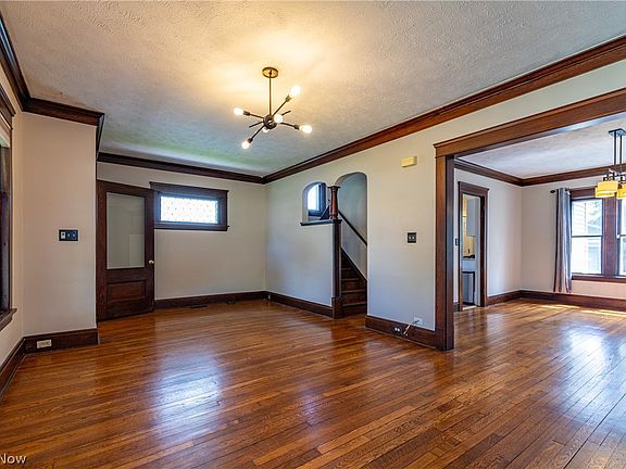 5th image of 1323 W 103rd St