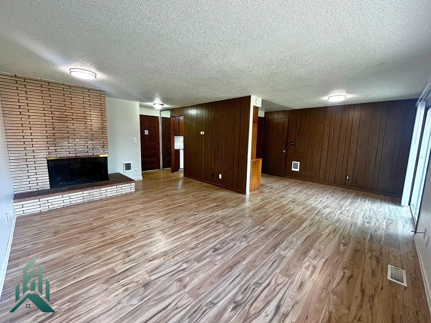 Newly Renovated 3-bedroom, 1.5-bathroom Single-family Home in Albany — Photo 4