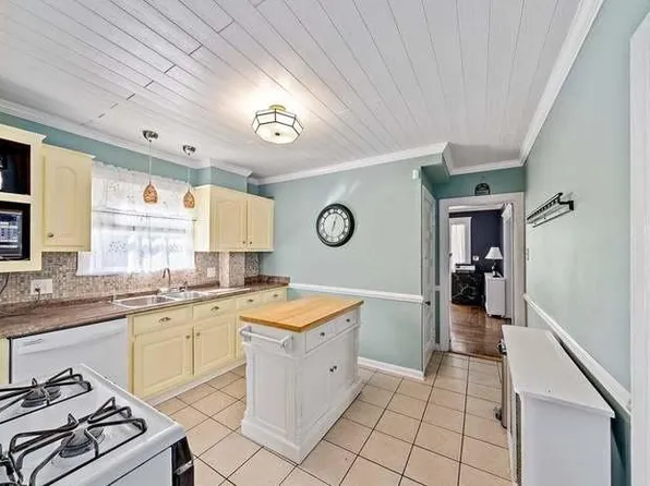 51 Channing St, Quincy, MA 02170