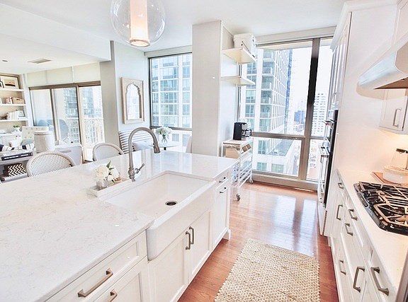 5th image of 21 E Huron St APT 1502