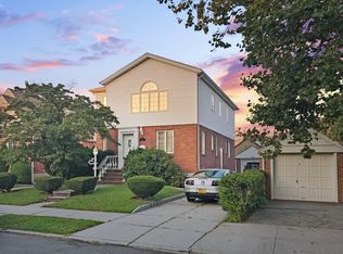 5643 196th Pl, Fresh Meadows, NY 11365