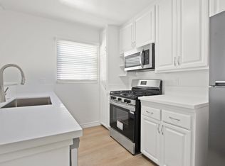 937 6th St in Santa Monica - North of Wilshire and 6 blocks to the beach!, Santa Monica, CA 90403