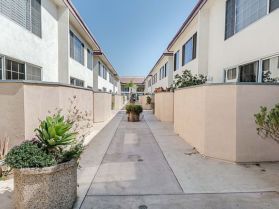 3rd image of 18640 Collins St APT 210
