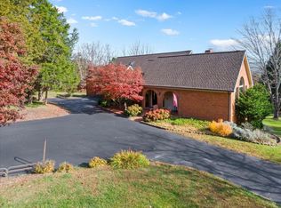 700 Deercroft Dr, Blacksburg, VA 24060