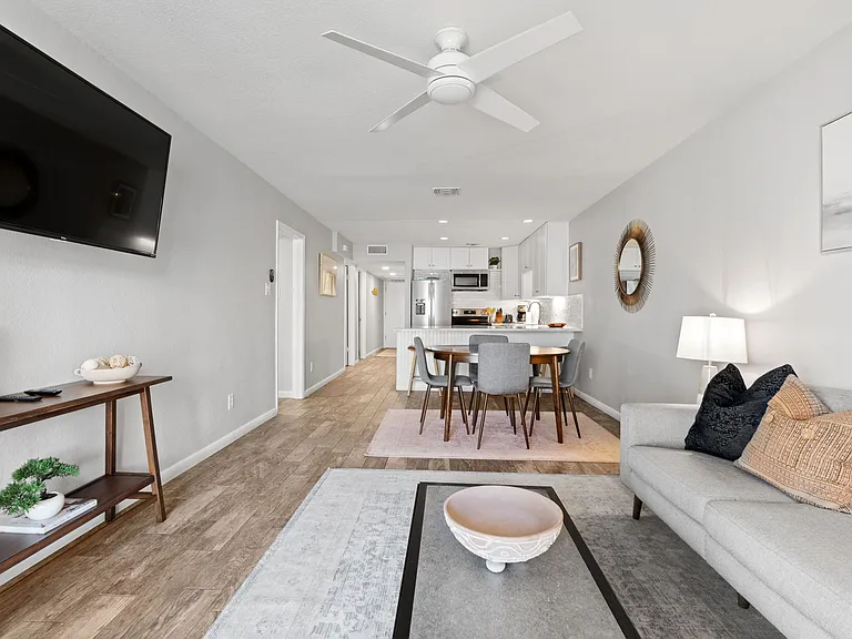 104 Cove E #106 — Photo 4