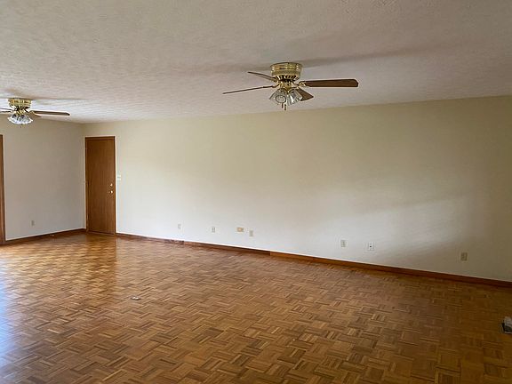 2nd image of 1401 Greenwell Dr