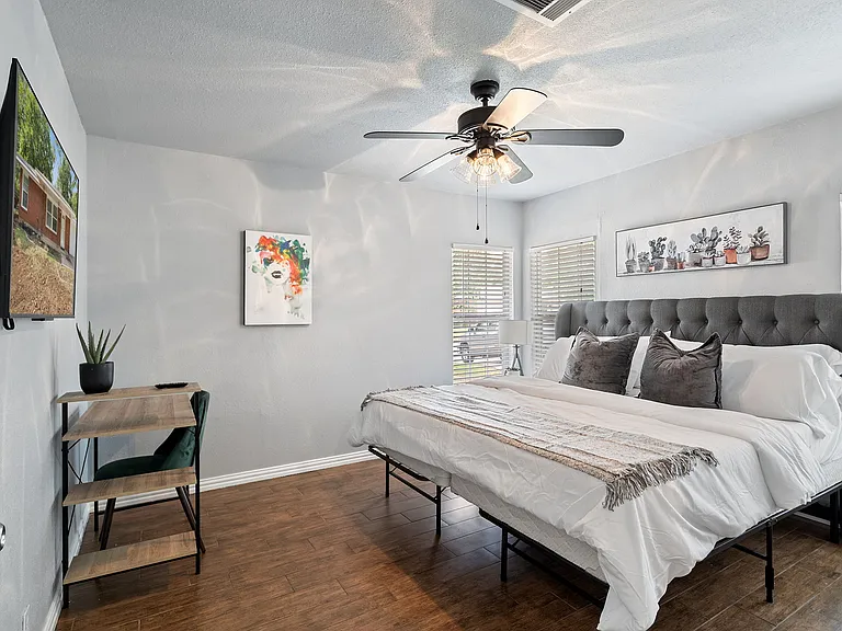6418 Onyx Dr N — Photo 23