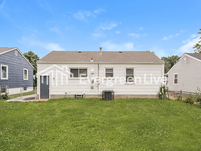 9708 Theodosia Ave — Photo 15