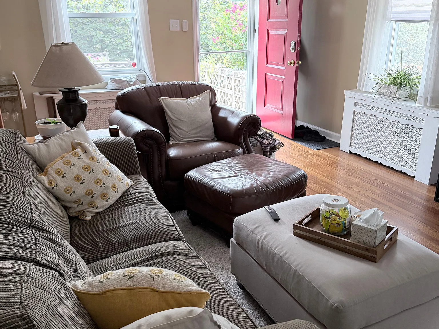 4 bed, 2100 sqft, $3,300 — Photo 2
