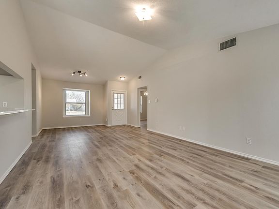 3rd image of 128 Brockway Dr
