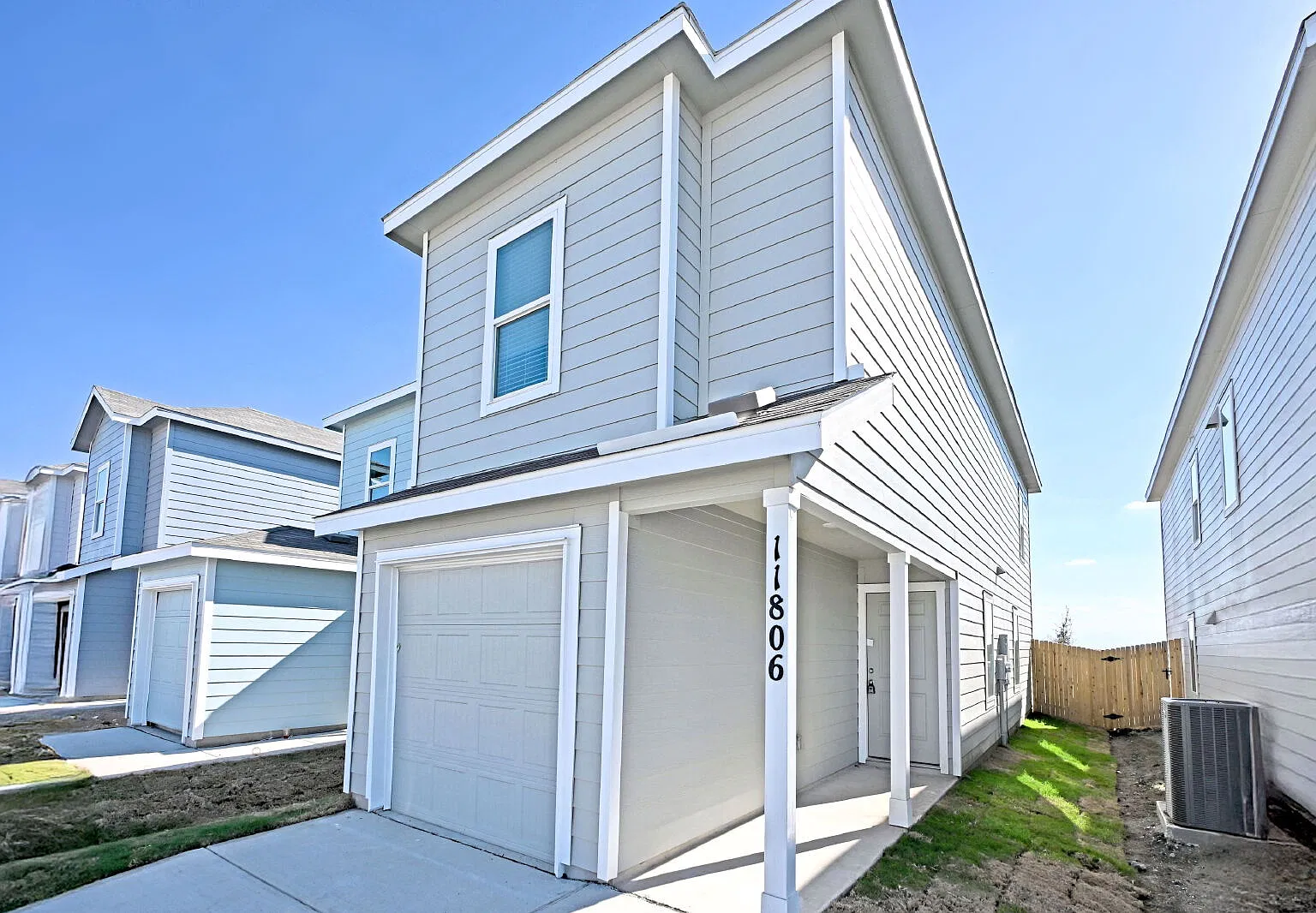 3 bed, 2.5 bath, 1189 sqft, $1,300 — Photo 2