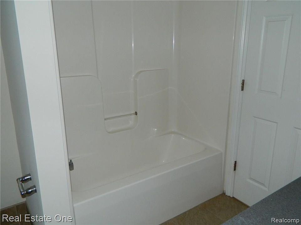 Photo E