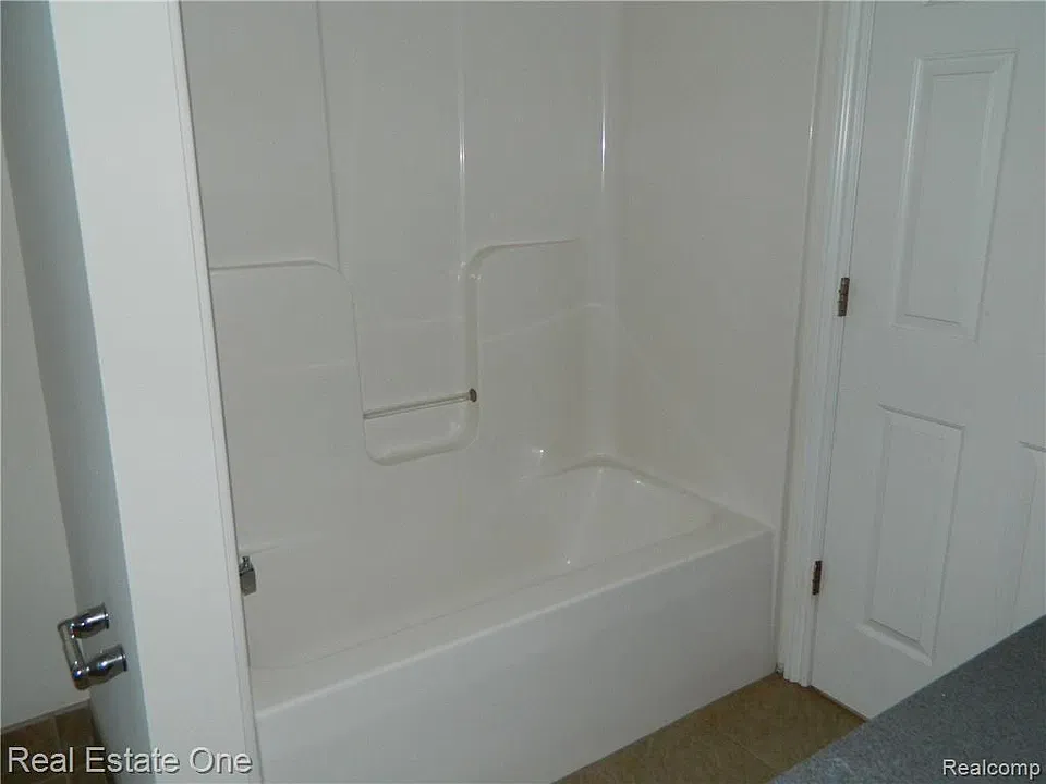 Photo E