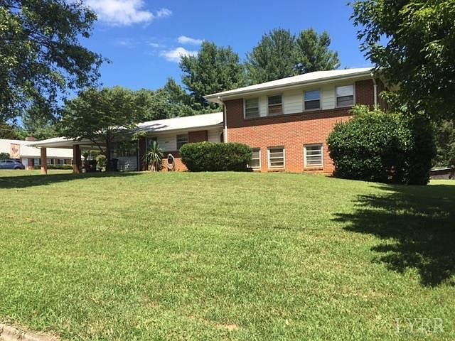 2nd image of 2400 Castle Pl