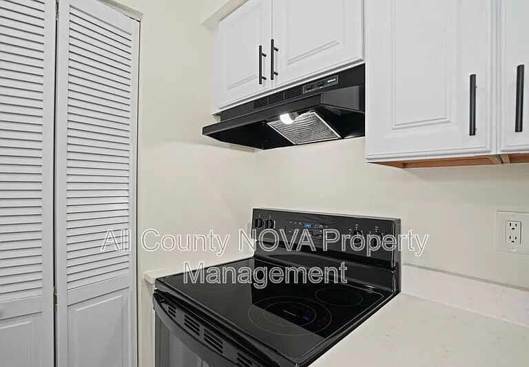 1611 Carriage House Ter #1611 — Photo 15