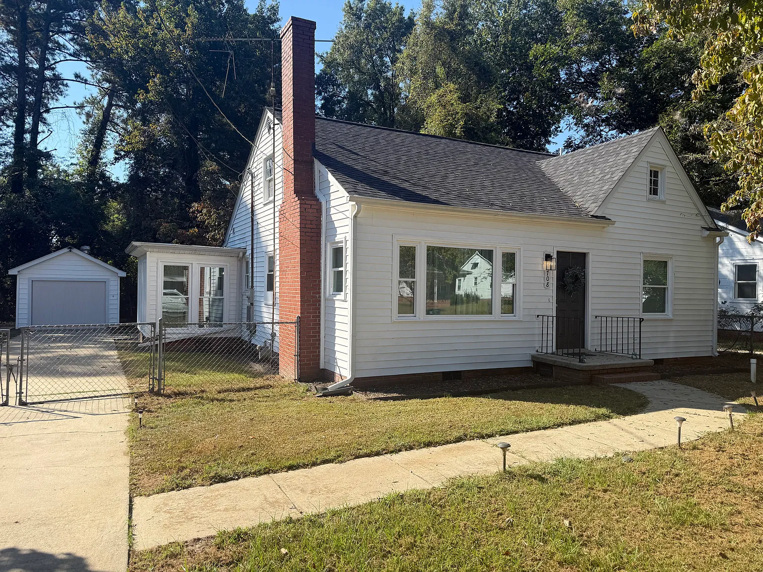 3 bed, 1074 sqft, $1,400 — Photo 2