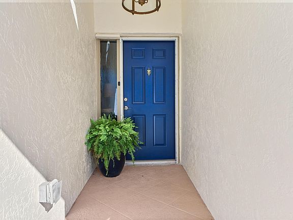 3rd image of 108 EXECUTIVE Circle