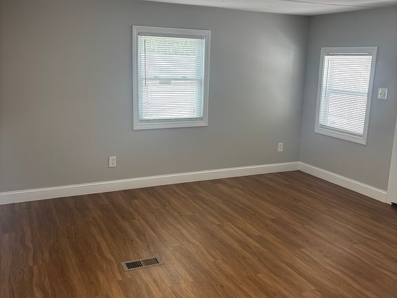 3rd image of 1346 Newport Ave #D-9