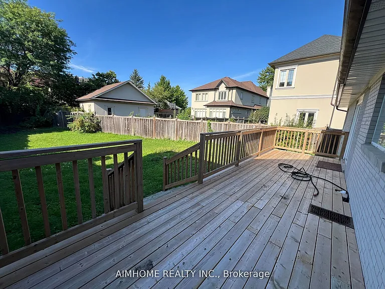 60 Pomander Rd — Photo 3