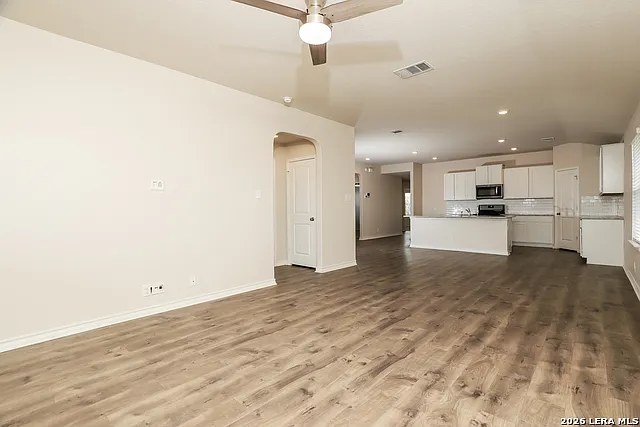 4 bed, 2.0 bath, 1703 sqft, $1,800 — Photo 4