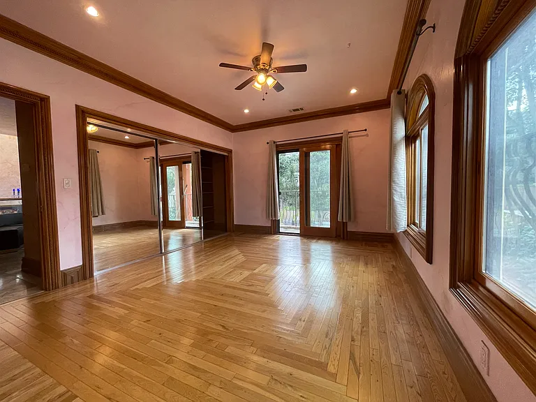 4266 Hillcrest Dr — Photo 23