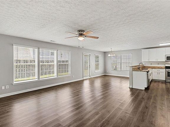 3rd image of 48 Chalet Xing