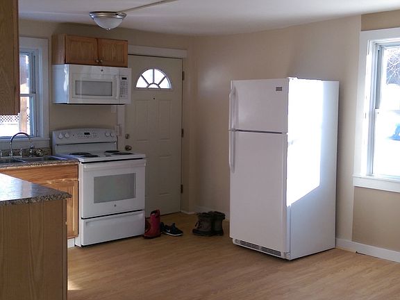 2nd image of 130 Winter St APT 1