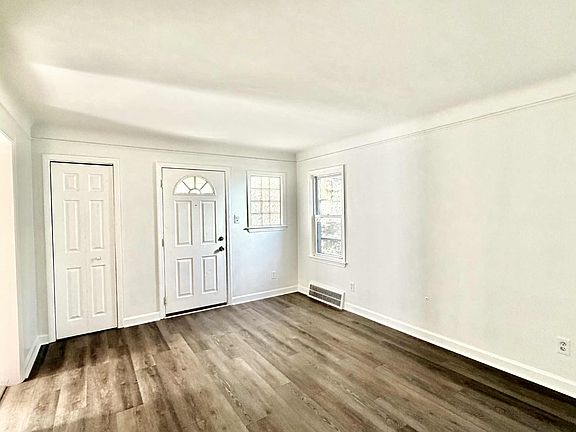 5th image of 15934 Wakenden St