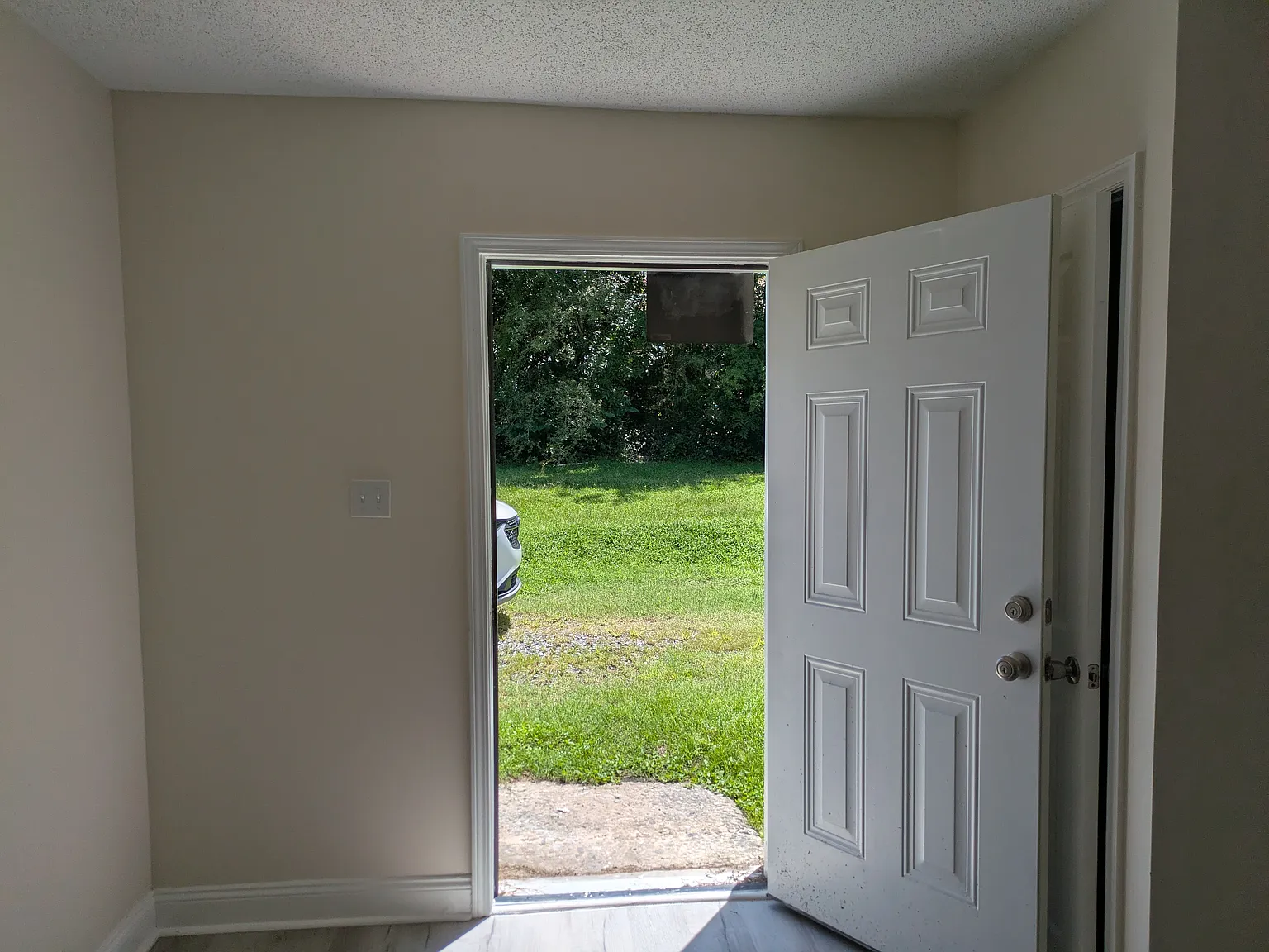 2 bed, 1000 sqft, $1,300 — Photo 3
