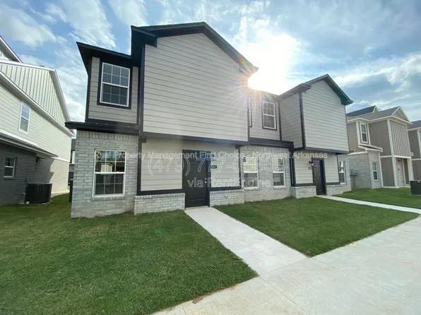 820 S Benchmark Ln #2, Fayetteville, AR 72704