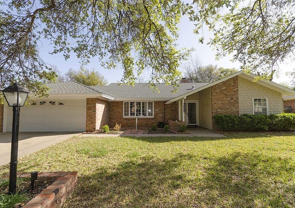 1st image of 2920 Woodland Cir