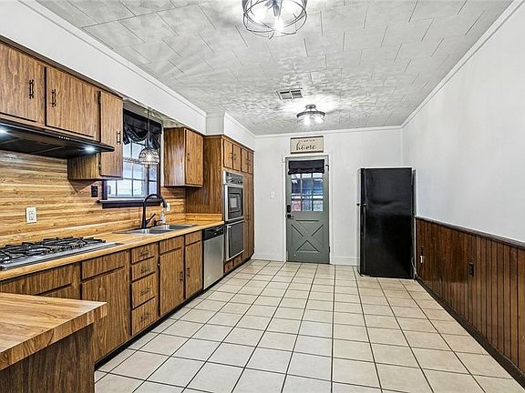 4th image of 713 Avenue D