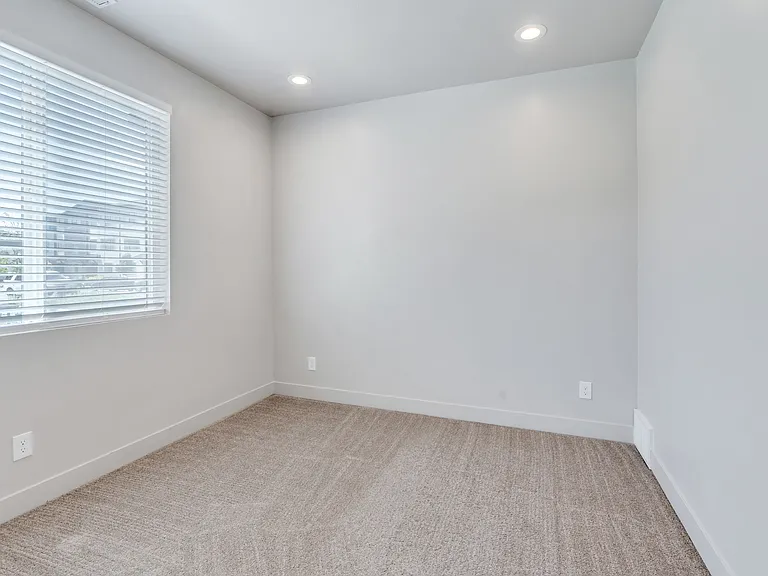 708 W Bronze Leaf Rd #1 — Photo 4