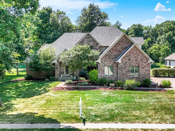 1344 S Fox Paw Dr, New Palestine, IN 46163