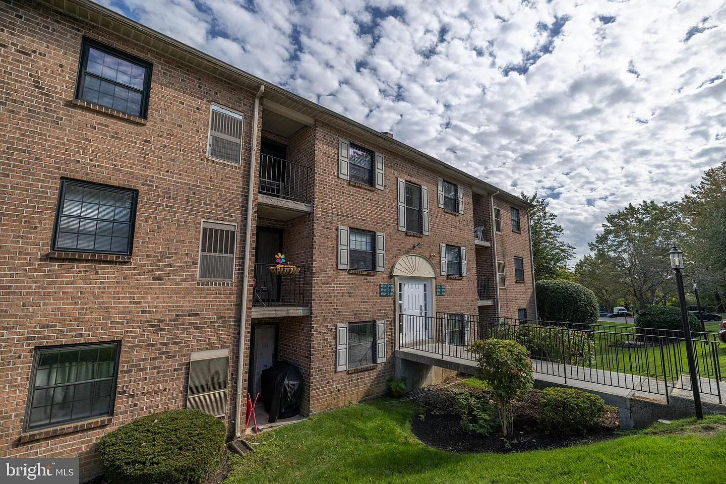 3101 Valley Dr — Photo 2