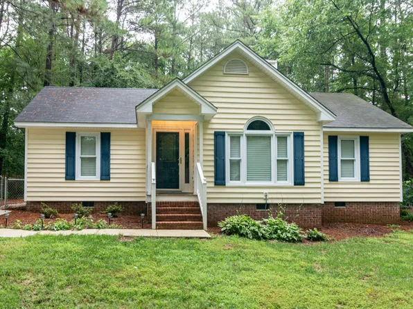 608 Creekside Dr, Clayton, NC 27520