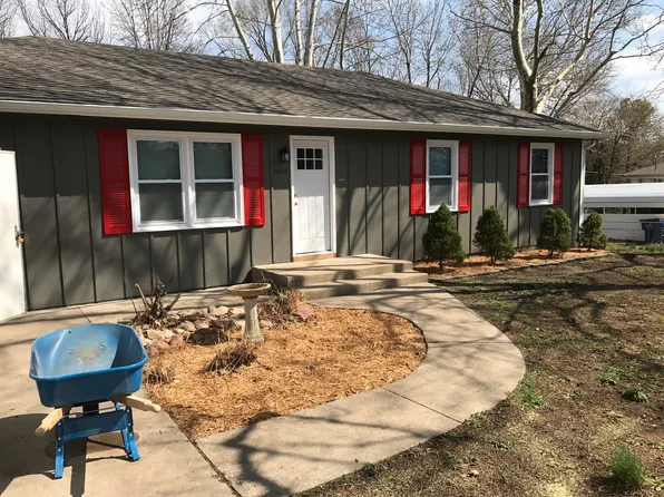 1036 Walnut St, Eudora, KS 66025