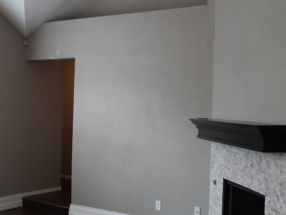 3rd image of 628 Blue Leaf Dr