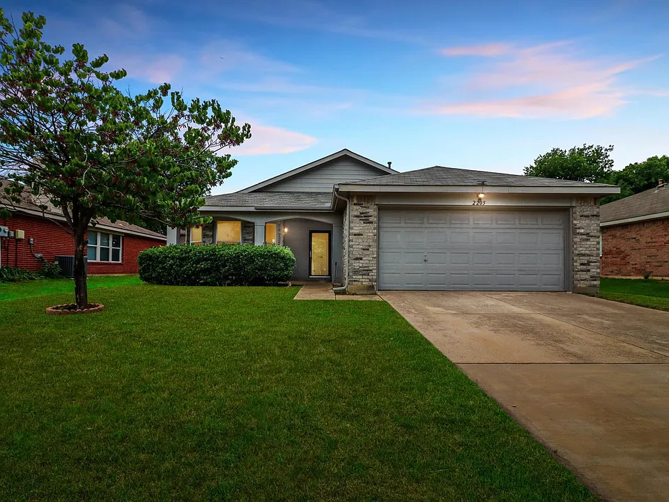 2205 Lookout Ln