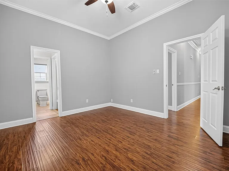 10310 Chevy Chase Dr — Photo 33