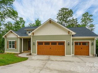 227 Northview Dr, Hendersonville, NC 28791