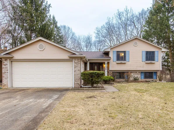 5126 Old Cove Rd, Clarkston, MI 48346