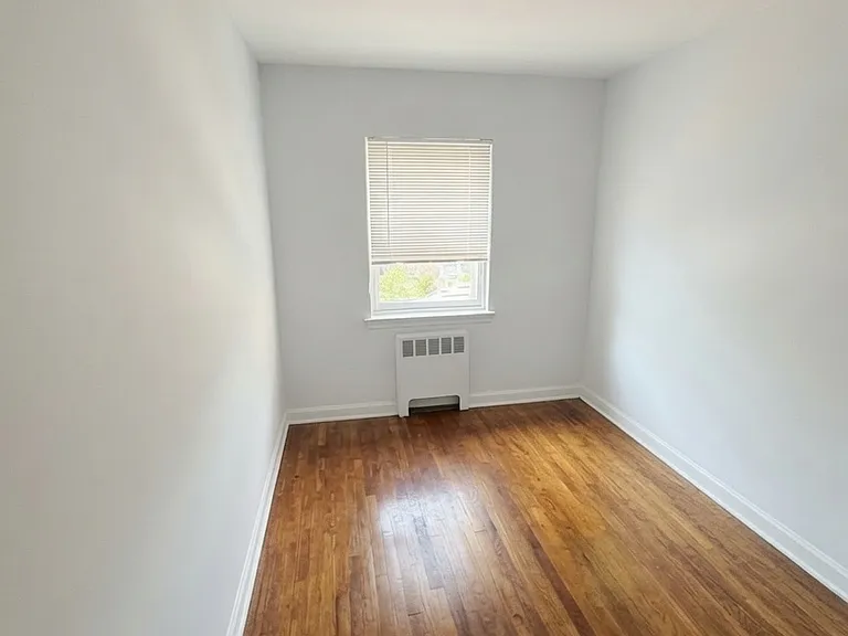 1080 Rhinelander Ave #1 — Photo 18
