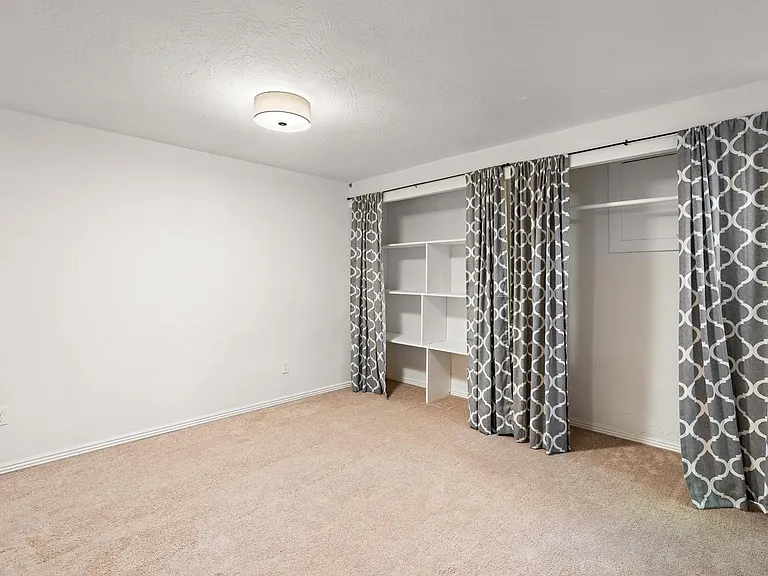 4426 W Irving St — Photo 28
