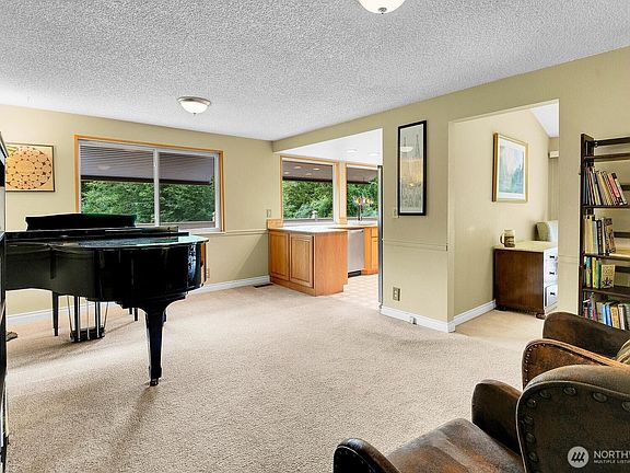 5th image of 24520 SE 24th Street