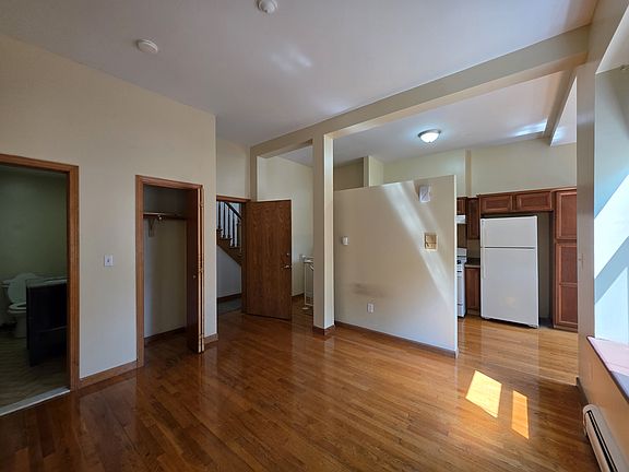 4th image of 208 Wooster St Suite A