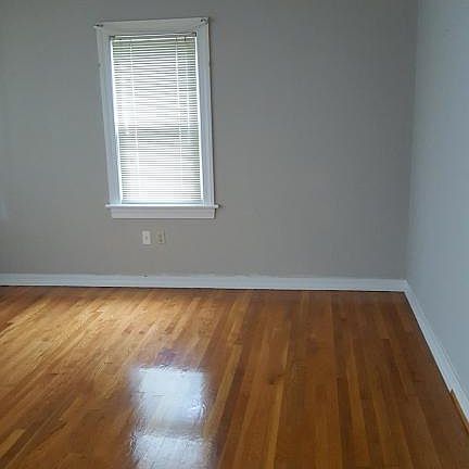 4th image of 2267 Oak Ave